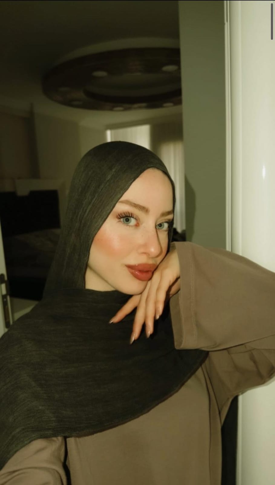 İstanbul türbanlı öğrenci genç escort Azra ben